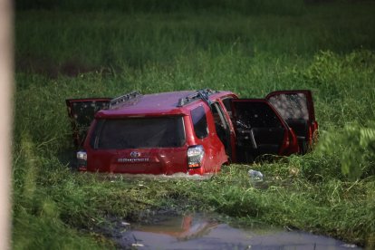 Elwert Peña se movilizaba en este carro cuando lo intentaron matar. Su acompañante falleció.