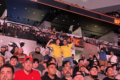 El luchador tricolor contó con el apoyo de compatriotas y de varios latinoamericanos.