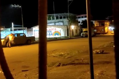 En una grabación se observa a Junior Roldán mientras corre de la escena del crimen.