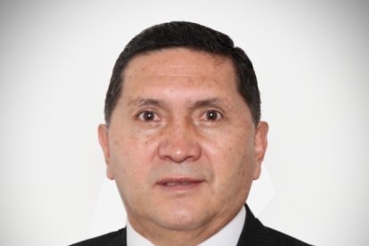 Rubén Hernández,  oriundo de Quito, antes de llegar a Esmeraldas, fue director del Hospital Militar de Especialidades de la capital y del Hospital General Francisco de Orellana.