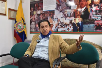 Su gobierno cayó hace 18  años tras las protestas ciudadanas como parte de ‘la revolución de los forajidos’. Su partido político aún existe.