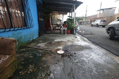 Gregory Freire Heras y Sandra Jimena López Arena fueron asesinados en el suburbio porteño. El cuerpo del hombre quedó en la vereda.