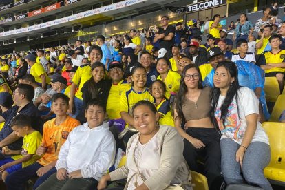Los familiares y amigos de Isaac Sánchez han asistido a todos los partidos de la Mini-Tri.