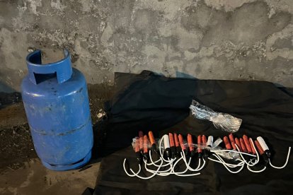 La mayoría de explosivos hallados dentro del carro, en Quito,  son peruanos.