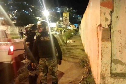 A Álex Chávez Nieves, de 32 años, lo ‘templaron’ a bala, mientras caminaba por la calle Sucre, en Tripa de Pollo.