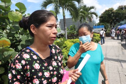 Familiares de la víctima arribaron al Laboratorio de Criminalística. Estaban destrozados.
