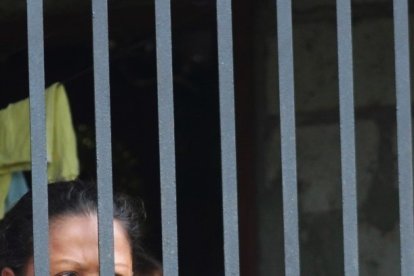 Viviana perdió a un hijo de forma sanguinaria y ahora vive encerrada por temor.