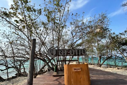 En la isla se han habilitado varios espacios en donde se arma la fiesta