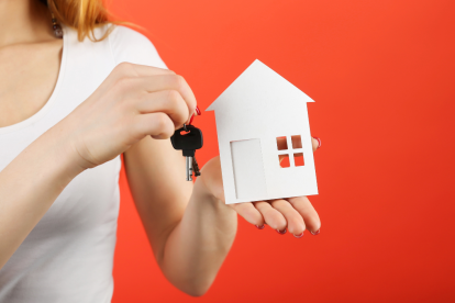 Se recomienda que el pago mensual del préstamo hipotecario no se exceda más del 40% de tu salario.