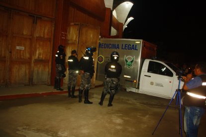 Medicina Legal llegó para hacer el respectivo levantamiento de los cuerpos.