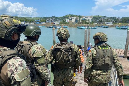 Miembros de la Policía y las Fuerzas Armadas se hicieron presentes en el lugar.