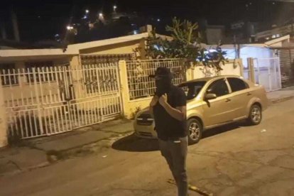 Este es el carro donde fue hallada la cabeza, la noche del martes 11 de abril.