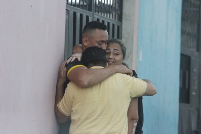 Familiares de la niña muerta se mostraban desconsolados.