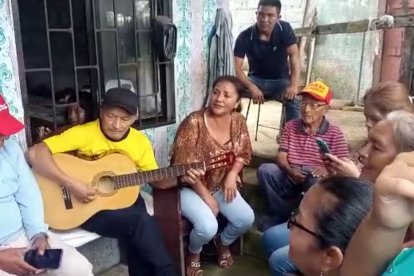 En el reencuentro con parte de la familia compartieron música e historias del  pasado.