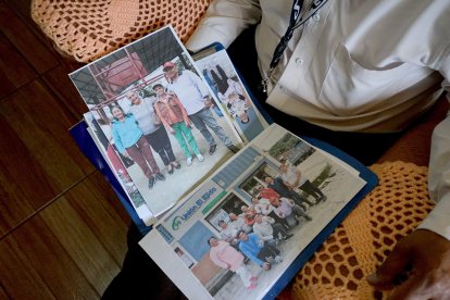 Franklin enseña la información que ha recopilado hasta ahora.