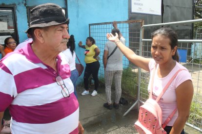 Familiares de internos llegaron a la cárcel para averiguar si sus allegados estaban bien.