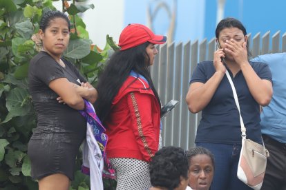 Desde Ricaurte llegaron a Guayaquil familiares de los dos jóvenes asesinados en la vía a la Costa.