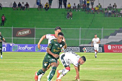 Cristhian Solano registra 2 goles y 2 asistencias con Orense.