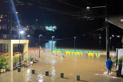 Por dos días consecutivos se inundó el malecón de los pichinchanos.