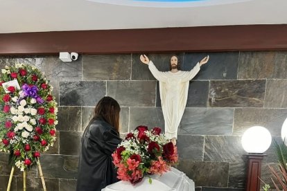 La joven fue velada en presencia de sus seres queridos que llegaron a darle el último adiós.