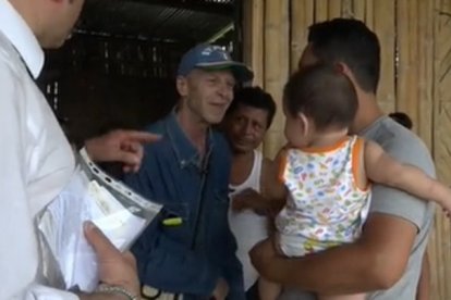 Momentos conmovedores vivió el extranjero cuando le tocó despedirse de sus vecinos.