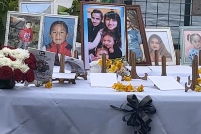 Con fotos de las víctimas, se recordó el primer mes desde que ocurrió la tragedia que sepultó más de 60 casas.