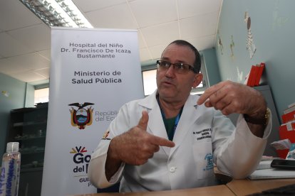 Doctor Tebelio Iglesias, responsable del área de Otorrinolaringología del Hospital Francisco de Icaza Bustamante.