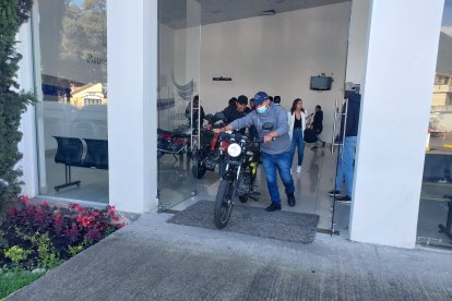 Los sujetos se movían en moto para huir tras los atracos violentos con revólver en mano.