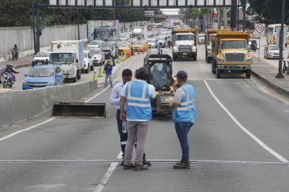 La vía porteña fue cerrada para realizar los respectivos trabajos de recolección.