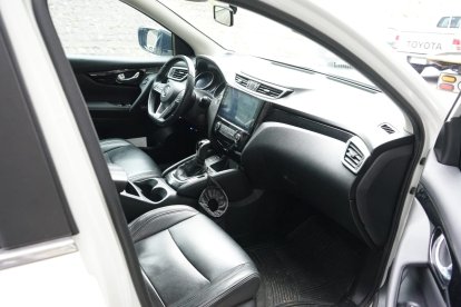 Cuando los parientes de la víctima llegaron al sitio, hallaron el carro con la puertas abiertas, pero no se habían robado nada.