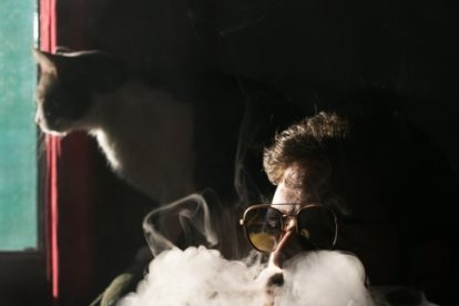 El humo del cigarrillo puede provocar en el gato cáncer.