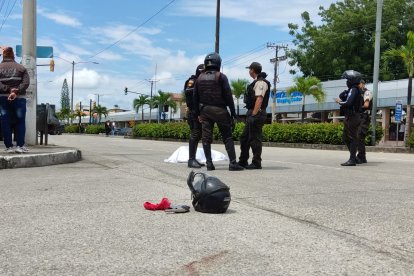 Los cuerpos quedaron sobre la calzada.