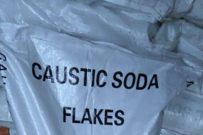 El hidróxido de sodio, hidróxido sódico o hidrato de sodio, también conocido como sosa cáustica o soda cáustica.