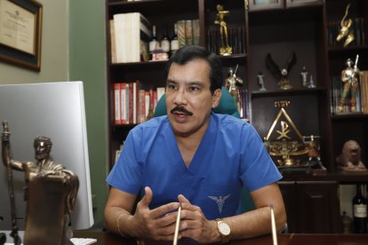 El dermatólogo Miguel Ordóñez Taco señala que no se debe lavar la cara más de dos veces al día. Si se lo hace, la piel se reseca.