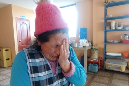 Luz Iza también llora al saber que su nieto no se criará con ellos.