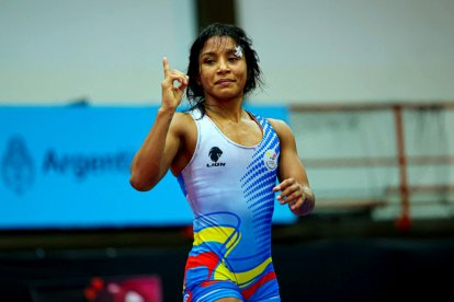 La Tigra Yépez y su festejo tras derrotar a la venezolana Betzabeth Argüello para ganar la medalla de oro.
