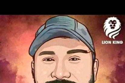 Fito, líder de Los Choneros, contaría con accesorios que tienen la imagen de un león. A él le dirían Lion King.