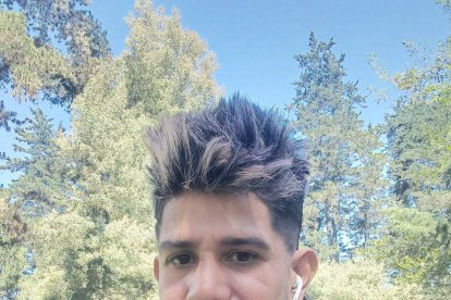 Él era Óscar Álvarez.