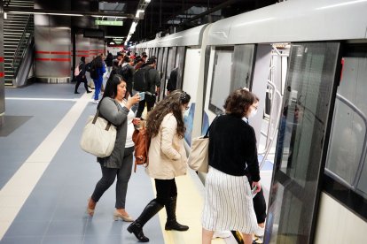 25 mil personas al día llegó a movilizar el metro en la primera fase, con pago.