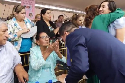 Es la segunda vez que la abuelita del alcalde reelecto de Machala, Darío Macas, ve a su nieto ganar las elecciones seccionales.
