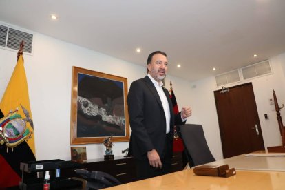 Pabel en reunión con las operadoras del Metro de Quito.