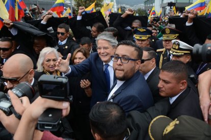 Guillermo Lasso a su llegada a la Asamblea Nacional