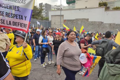 Karina Vela llegó para pedirle a Lasso que la ayudara con las afectaciones de su casa por el aluvión de La Gasca.