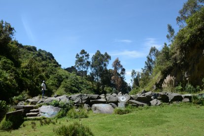 El sector en el que se desarrolla esta leyenda es boscoso, cerca de la cascada La Chorrera.