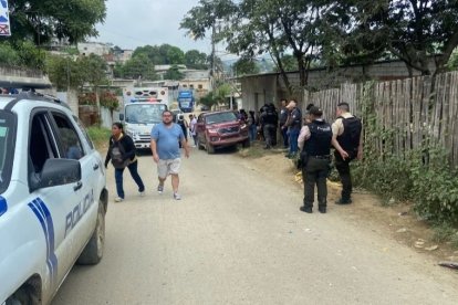 Un adolescente fue asesinado cuando se dirigía a su casa, en Guayaquil.