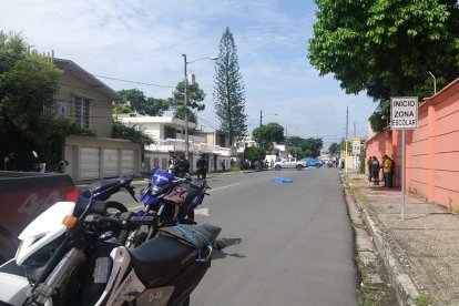 Un delincuente fue atacado por su propio compañero de pillerías, en el Puerto Principal.