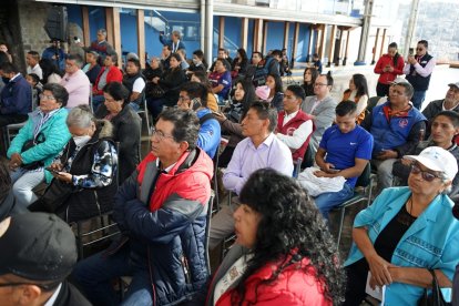 Simpatizantes del alcalde de Quito, Pabel Muñoz, atendieron su primer informe semanal de gestión