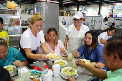 Hay comensales que tienen años consumiendo los platos típicos de Ana Julia.