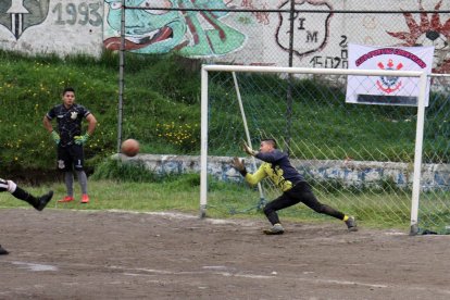 Montalvo, golero de Huracán, sacó toda su experiencia en la definición por penales.