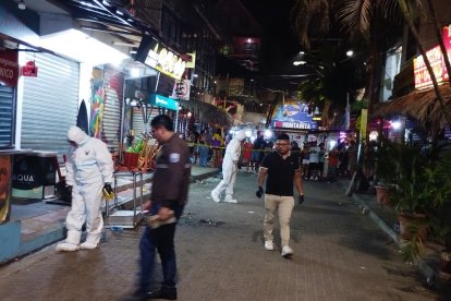 El ataque armado se produjo al interior de un restaurante, donde se encontraba seis personas. Entre ella alias El Moro, quien era un 'duro' de Los Águilas.